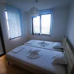 Apartamento Delfin Port Apartments - Prime Location & Parking & Pet Friendly Sveti Vlas