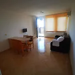 Delfin Port Apartments - Prime Location & Parking & Pet Friendly *