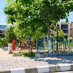 Delfin Port Apartments - Prime Location & Parking & Pet Friendly Apartamento