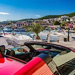 Delfin Port Apartments - Prime Location & Parking & Pet Friendly Apartamento Sveti Vlas