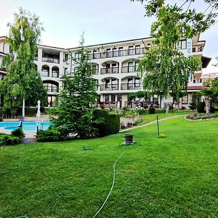 Delfin Port Apartments - Prime Location & Parking & Pet Friendly Sveti Vlas