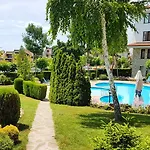 Delfin Port Apartments - Prime Location & Parking & Pet Friendly Sveti Vlas