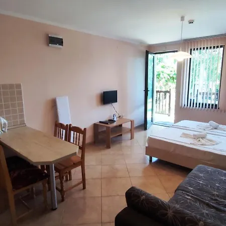 Apartment Delfin Port - Prime Location & Parking & Pet Friendly