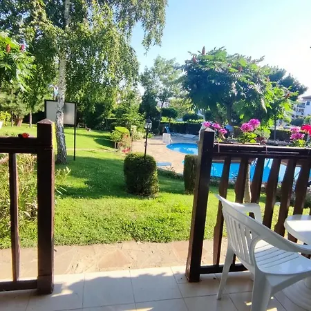 Apartment Delfin Port - Prime Location & Parking & Pet Friendly Sveti Vlas
