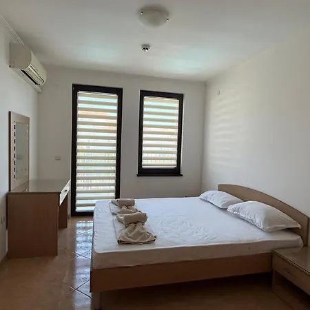 Apartment Delfin Port - Prime Location & Parking & Pet Friendly
