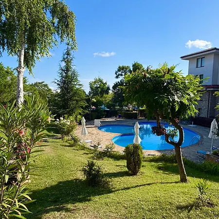 Apartment Delfin Port - Prime Location & Parking & Pet Friendly Sveti Vlas