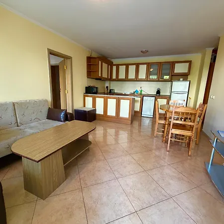 Apartment Delfin Port - Prime Location & Parking & Pet Friendly Sweti Wlas