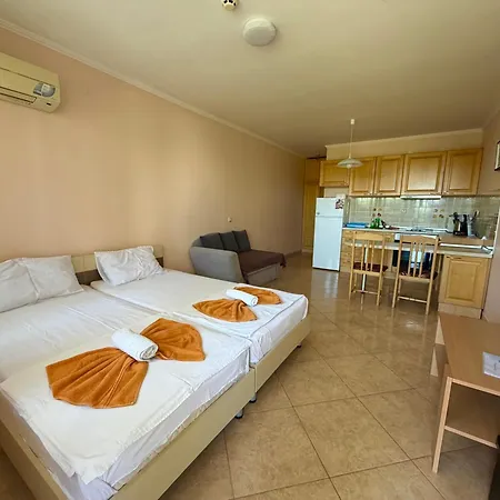 Apartment Delfin Port - Prime Location & Parking & Pet Friendly