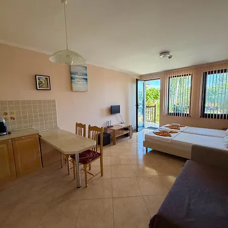 Apartment Delfin Port - Prime Location & Parking & Pet Friendly Sveti Vlas