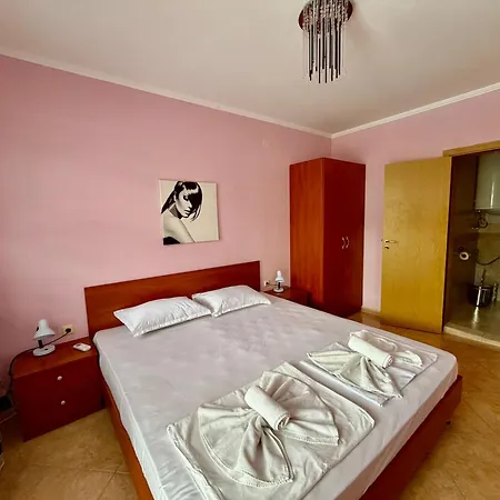 Apartment Delfin Port - Prime Location & Parking & Pet Friendly