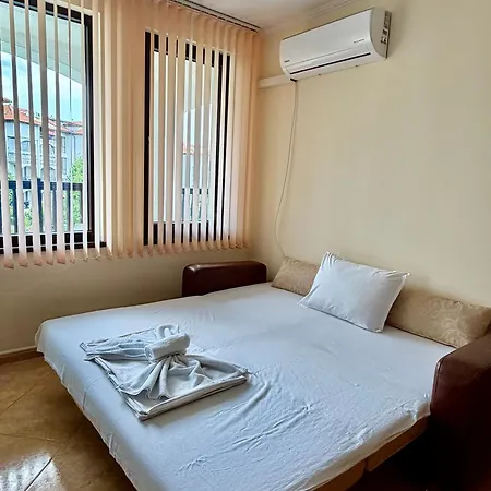 Apartment Delfin Port - Prime Location & Parking & Pet Friendly