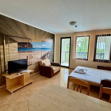 Apartment Delfin Port - Prime Location & Parking & Pet Friendly Sweti Wlas