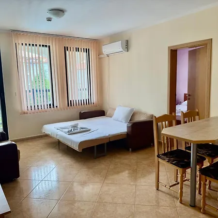 Apartment Delfin Port - Prime Location & Parking & Pet Friendly Sveti Vlas