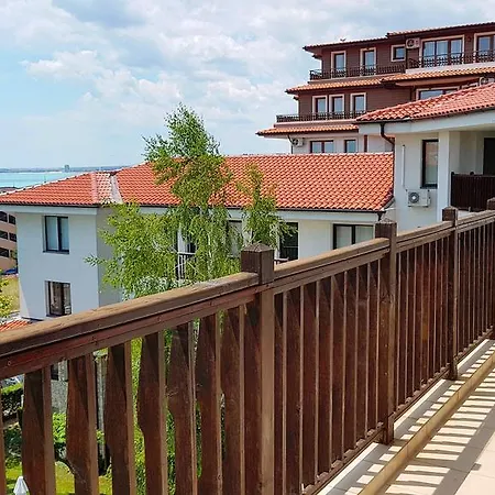 Apartament Delfin Port - Prime Location & Parking & Pet Friendly Sveti Vlas