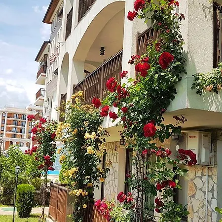 Apartment Delfin Port - Prime Location & Parking & Pet Friendly